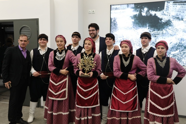 Πρωτοχρονιάτικα κάλαντα και μαντινάδα για τον Νίκο Ανδρουλάκη στη Χαριλάου Τρικούπη