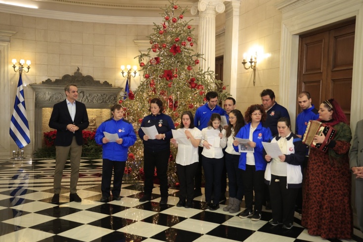Πρωτοχρονιάτικα κάλαντα στον Κυριάκο Μητσοτάκη από τους αθλητές των Special Olympics Hellas 