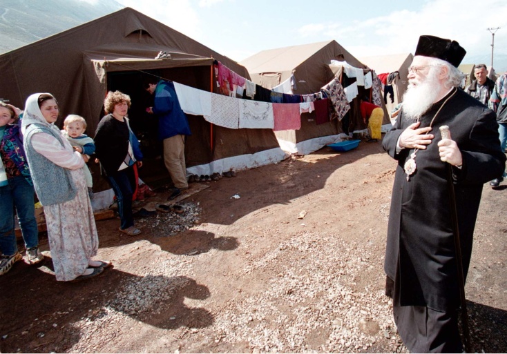 Ο Αρχιεπίσκοπος Αλβανίας Ιερώνυμος κοντά σε φτωχές οικογένειες στην Αλβανία