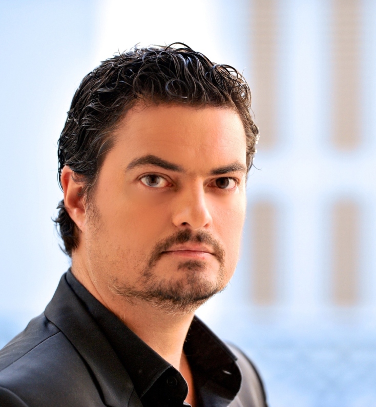 «Σουίνι Τόντ»: Ο Γιώργος Πέτρου μιλάει για το πιο ανατρεπτικό μιούζικαλ του Broadway