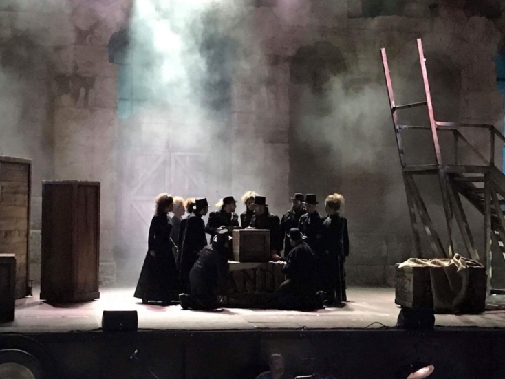 «Σουίνι Τόντ»: Ο Γιώργος Πέτρου μιλάει για το πιο ανατρεπτικό μιούζικαλ του Broadway