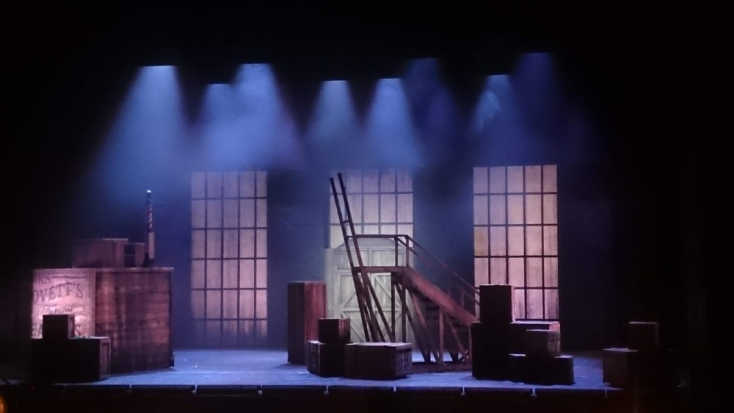 «Σουίνι Τόντ»: Ο Γιώργος Πέτρου μιλάει για το πιο ανατρεπτικό μιούζικαλ του Broadway