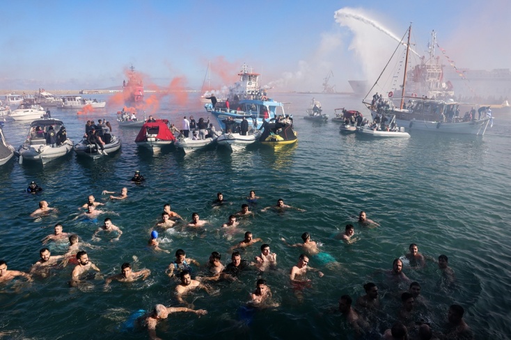 Θεοφάνεια με 50 βουτηχτάδες στο Ηράκλειο Κρήτης