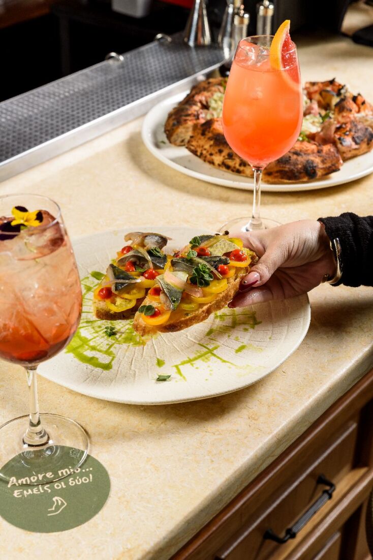 Ma Che Vuoi: στην ολοκαίνουργια spritzeria του κέντρου για πίτσα και aperitivo