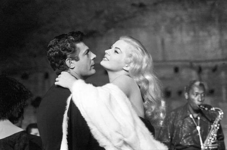 anita-ekberg-e-marcello-mastroianni