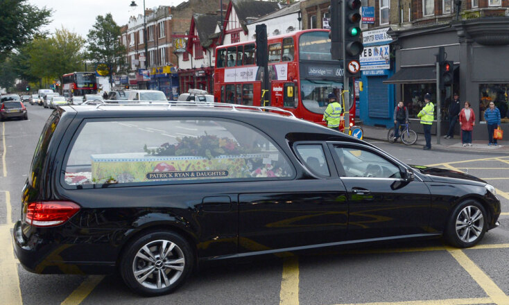 23 Οκτωβρίου 2014, Αγγλία, Η μέρα της κηδείας της δολοφονημένης Άλις Γκρος