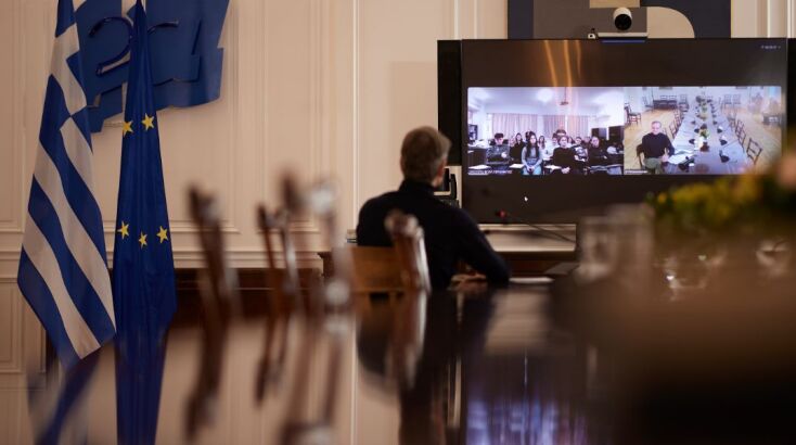 O Κυριάκος Μητσοτάκης απάντησε σε ερωτήσεις για το πώς οραματίζεται την Ελλάδα του αύριο αλλά και τη σημασία που έχει γι’ αυτόν η οικογένειά του