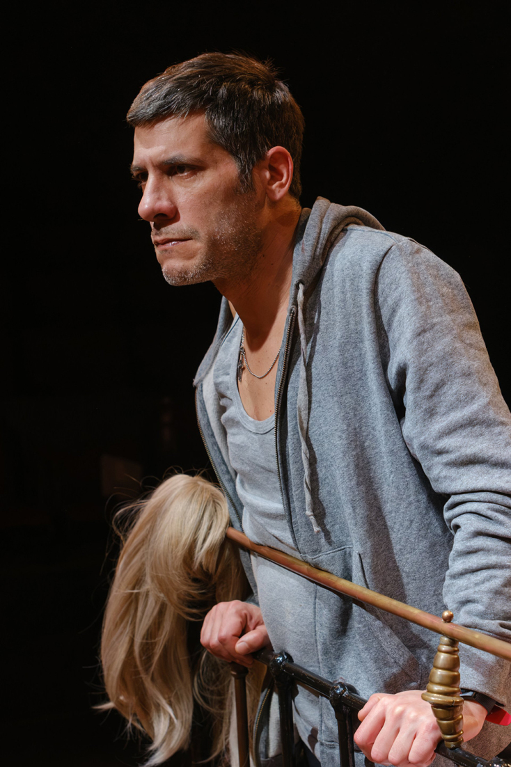 Κριτική του Δημήτρη Τσατσούλη για την παράσταση «Βρέχει στη Βαρκελώνη»του Πάου Μιρό, σε σκηνοθεσία Βαγγέλη Θεοδωρόπουλου, στο Θέατρο Τέχνης