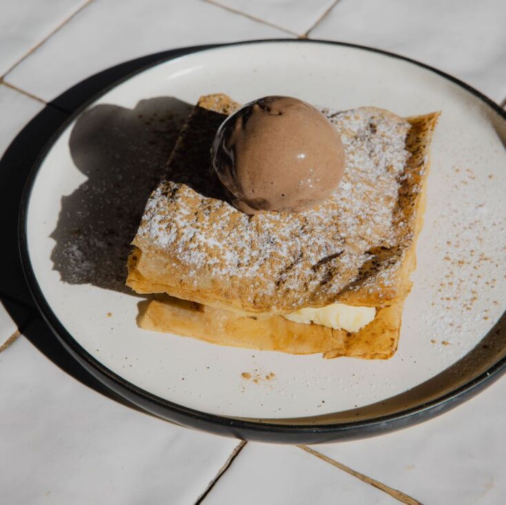 Μπουγάτσα με κρέμα και παγωτό milko