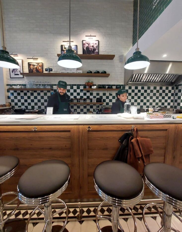 Nosh, Κολωνάκι