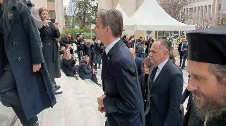 Συγκίνηση στο ύστατο χαίρε για τον Αρχιεπίσκοπο Αναστάσιο 