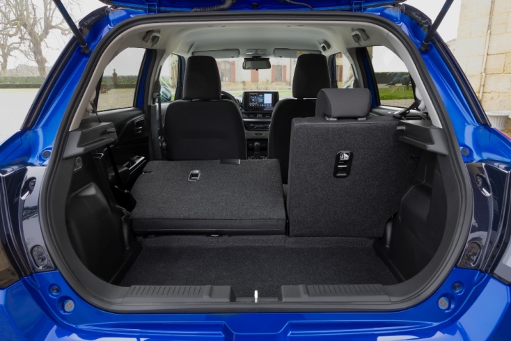 Οδηγούμε στην πόλη το νέο υβριδικό Suzuki Swift 12V