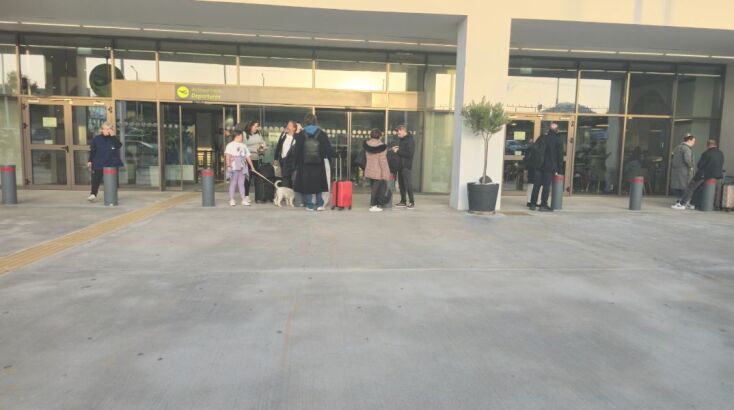 Εξαντλούνται τα αεροπορικά εισιτήρια από Σαντορίνη