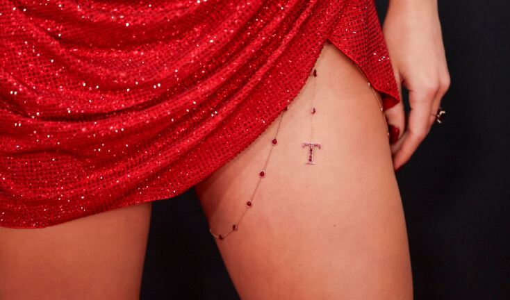 Το κόσμημα που φόρεσε στον μηρό της η Τέιλορ Σουίφτ