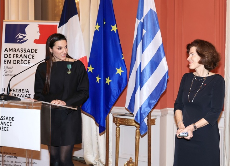 Κατερίνα Ευαγγελάτου: Τιμήθηκε από το γαλλικό κράτος με το διάσημο του Ιππότη του Τάγματος Γραμμάτων και Τεχνών για την καλλιτεχνική προσφορά της