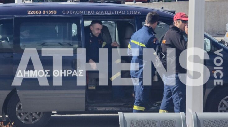 Σαντορίνη: Νέα ομάδα πυροσβεστών της ειδικής υπηρεσίας της ΕΜΑΚ κατέφθασε το μεσημέρι της Τετάρτης προκειμένου να αναλάβει υπηρεσία και να προσφέρει βοήθεια
