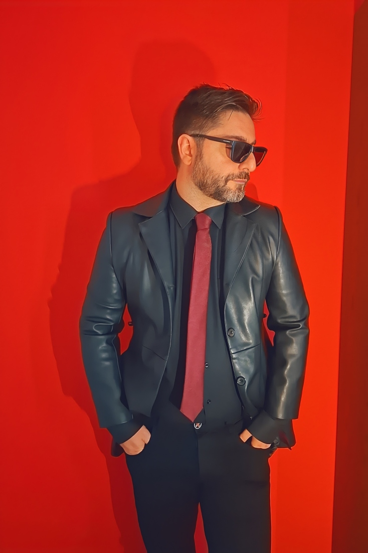 Yellow Red: Σύνθια αντί για κιθάρες από ένα μέλος των Sugar For The Pill