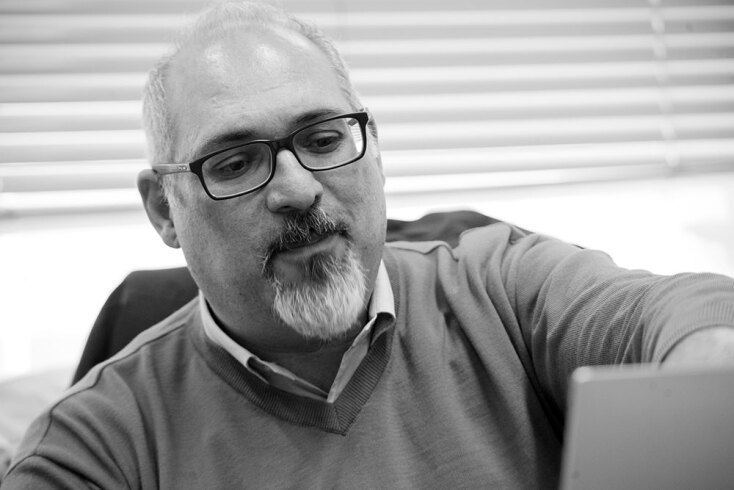 Ο Νικόλαος Θωμαΐδης είναι καθηγητής Αναλυτικής Χημείας στο τμήμα Χημείας του ΕΚΠΑ και αναπληρωτής Πρόεδρος του Συμβουλίου Διοίκησης του Εθνικού Καποδιστριακού Πανεπιστημίου Αθηνών.