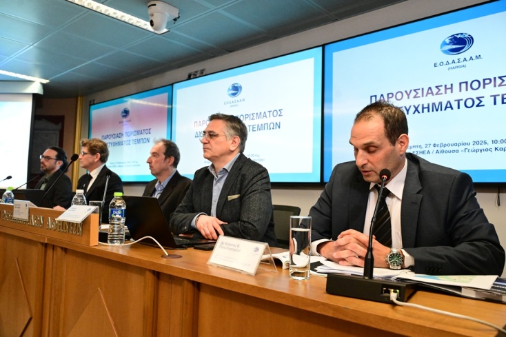 Στιγμιότυπο από την παρουσίαση του πορίσματος για την τραγωδία στα Τέμπη