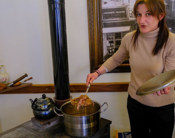 Για μεζεδάκια και τσίπουρα στην Τσιπουροπαγίδα της Φλώρινας