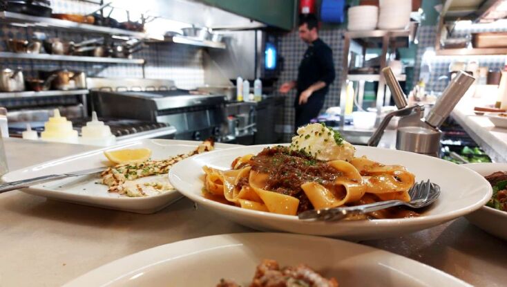 7 εστιατόρια που μας αρέσει να τρώμε στην μπάρα τους