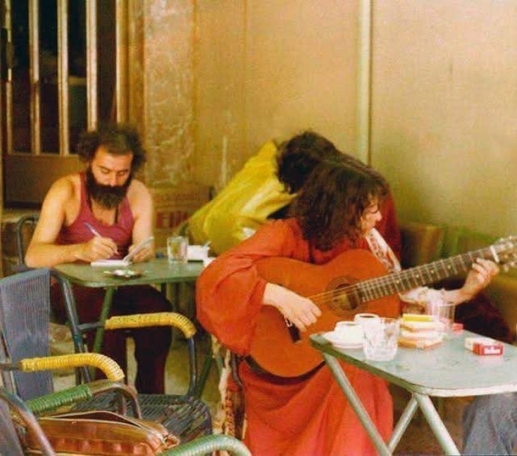 Βάσω Αλλαγιάννη: Η ζωή της ελληνίδας συνθέτριας, τραγουδίστριας, ζωγράφου, φωτογράφου - Οι συνεργασίες, η σχέση με τον Μανώλη Ρασούλη, η ενασχόληση με το reiki.