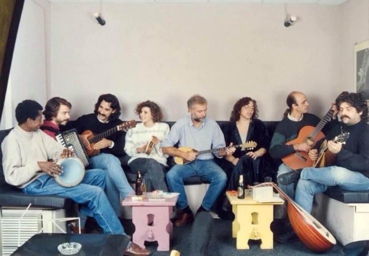 Βάσω Αλλαγιάννη: Η ζωή της ελληνίδας συνθέτριας, τραγουδίστριας, ζωγράφου, φωτογράφου - Οι συνεργασίες, η σχέση με τον Μανώλη Ρασούλη, η ενασχόληση με το reiki.