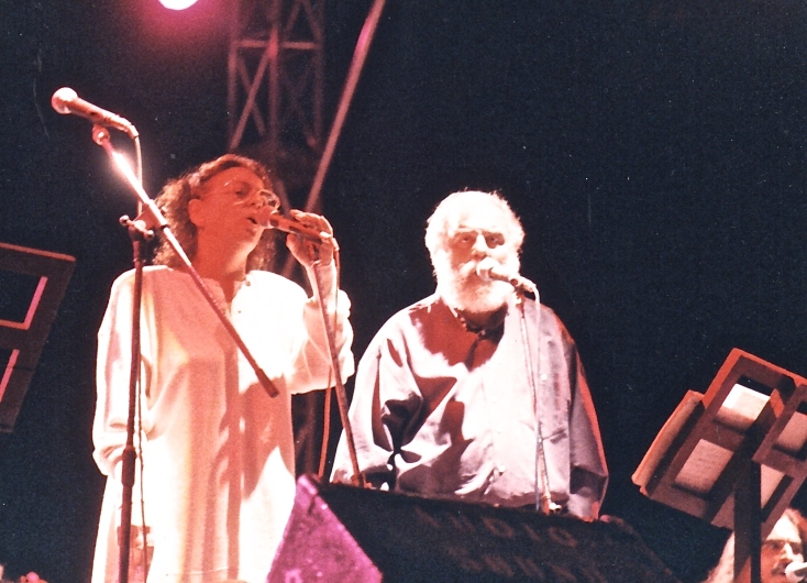 Βάσω Αλλαγιάννη: Η ζωή της ελληνίδας συνθέτριας, τραγουδίστριας, ζωγράφου, φωτογράφου - Οι συνεργασίες, η σχέση με τον Μανώλη Ρασούλη, η ενασχόληση με το reiki.