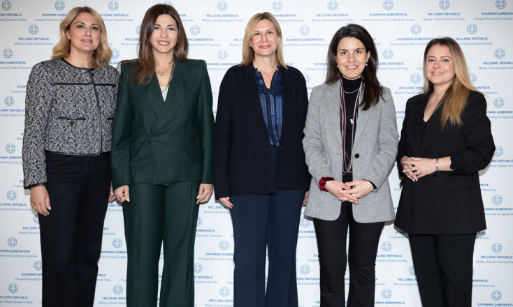 Από αριστερά: Νατάσα Μπέγνη, Head of Education L'Oréal Professional Products / Σοφία Ζαχαράκη, Υπουργός Κοινωνικής Συνοχής και Οικογένειας / Μαρία Κοράλη, General Manager L'Oréal Professional Products / Ιωάννα Λυτρίβη, Υφυπουργός Παιδείας, Θρησκευμάτων και Αθλητισμού / Μαρίνα Ζαμζάρα, Head of Advocacy L'Oréal Professional Products