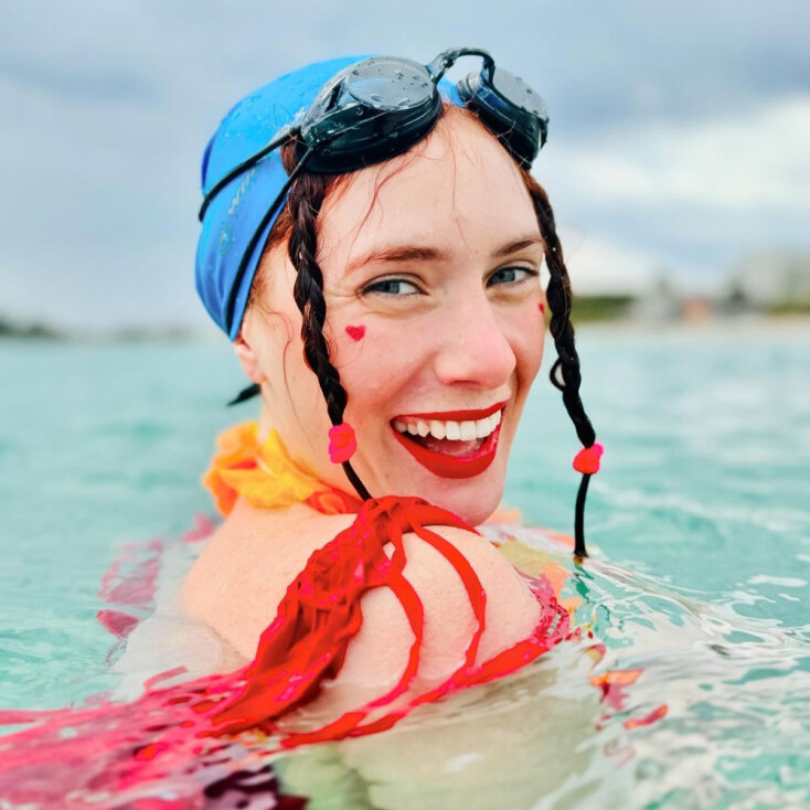 Weswim και περιοδικό δρόμου Σχεδία