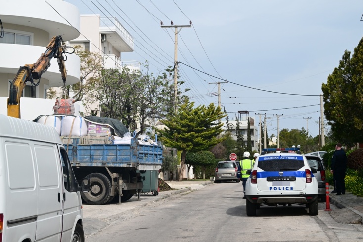 Βούλα: Ένας νεκρός και 4 τραυματίες - Γερανοφόρο ακούμπησε ηλεκτροφόρα καλώδια