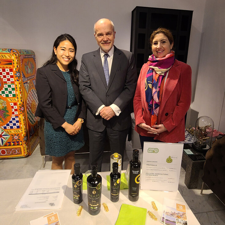 Η Κική Κόδα από την Ιαπωνία ζει στην Ελλάδα και πουλάει ελαιόλαδο και μέλι στη χώρα της