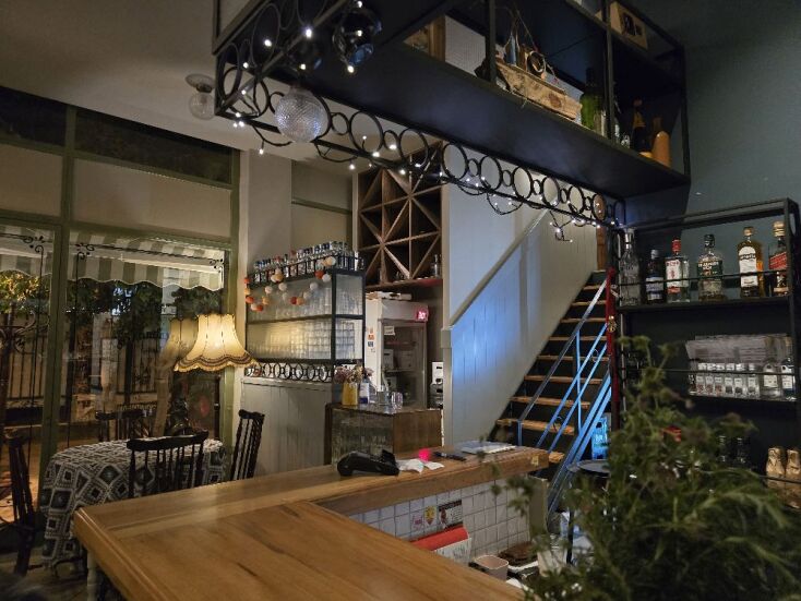 Πίπις, Κεραμεικός