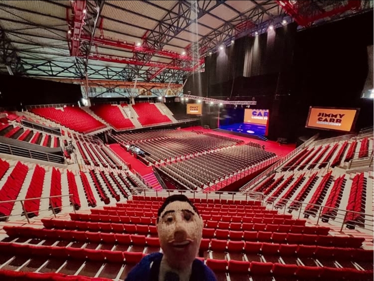 Τζίμι Καρ: Είδαμε το stand-up του Άγγλου κωμικού στην Αθήνα