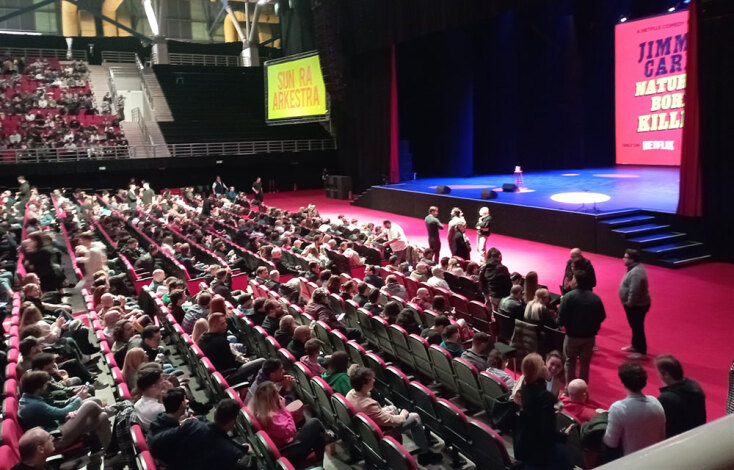 Τζίμι Καρ: Είδαμε το stand-up του Άγγλου κωμικού στην Αθήνα