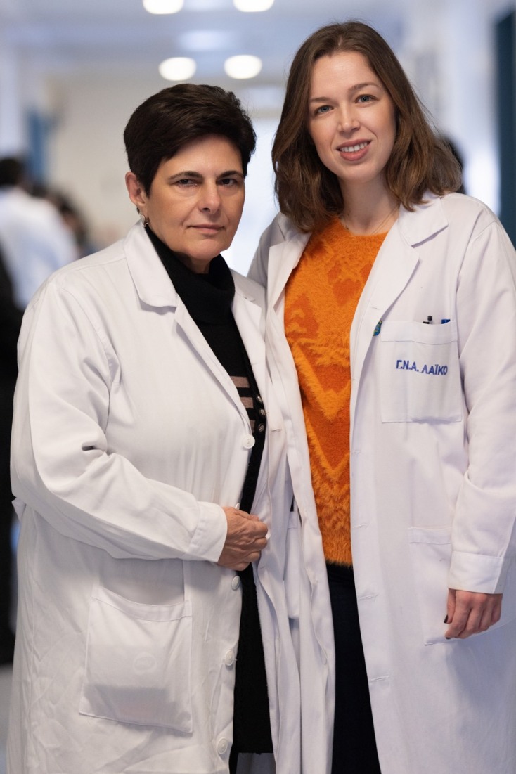 Η Διευθύντρια ΕΣΥ Ν.Υ. Αιμοδοσίας και Κέντρο Αναφοράς Συγγενών και Αιμορραγικών Διαθέσεων, Γαβαλάκη Μαρία και η Εμμανουέλα Ζούλια