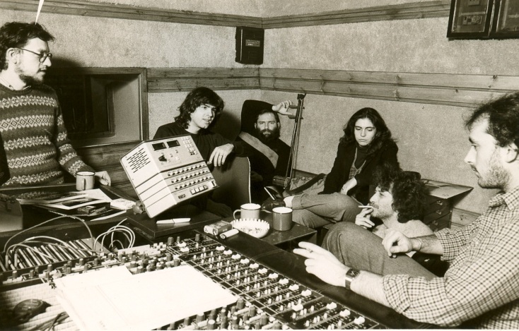 «Νανουρίσματα», Χρήστος Τσιαμούλης, Γιάννης Καϊμακάμης, Σαβίνα Γιαννάτου, Δημήτρης Ζουμπούλης, Παναγιώτης Πετρονικολός © Αρχείο Νίκου Κυπουργού