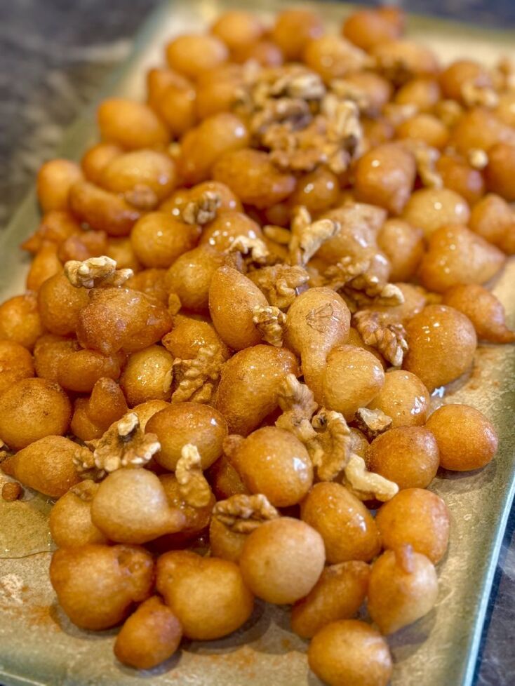 Νηστίσιμοι λουκουμάδες με μέλι, κανέλα και καρύδια