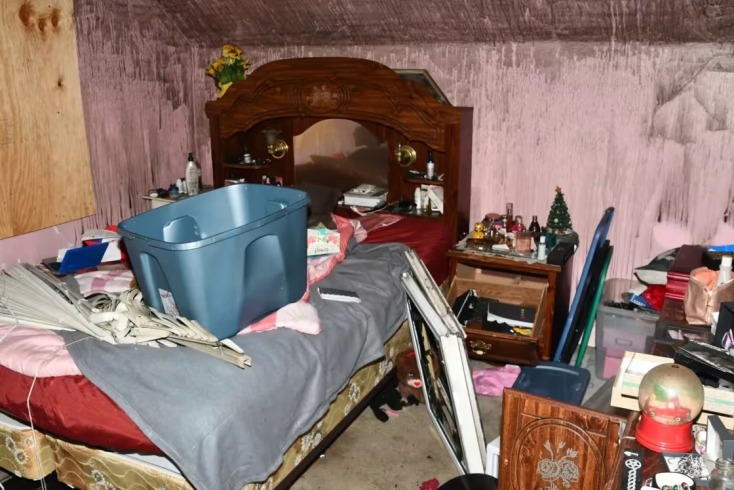 Το εσωτερικό του σπιτιού που κρατήθηκε φυλακισμένος ο νεαρός 