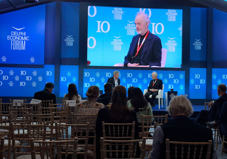 Χούγκο Ντίξον: Ο Τραμπ δεν είναι πια τόσο τρομακτικός – αλλά ο κίνδυνος παραμένει