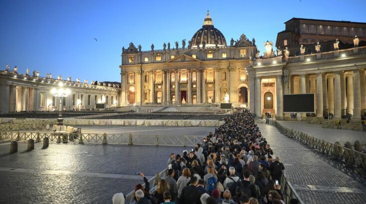 Η κηδεία του πάπα Φραγκίσκου θα τελεσθεί το Σάββατο (26.4), στις 10 το πρωί ώρα Ιταλίας (11:00 ώρα Ελλάδας).