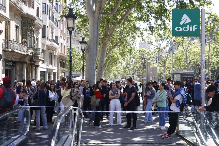 Μπλακ άουτ στην Ισπανία: Αποκαταστάθηκε η ηλεκτροδότηση σε πολλές περιοχές - Προβλήματα στα αεροδρόμια - Διακόπηκε η κυκλοφορία όλων των τρένων