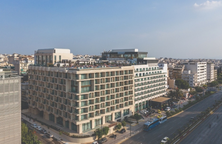 Ξενοδοχείο Grand Hyatt, πλάγια όψη