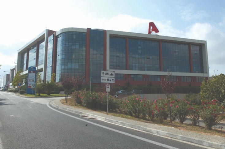Συγκρότημα γραφείων ALPHA TV & Erricson στην Αττική Οδό