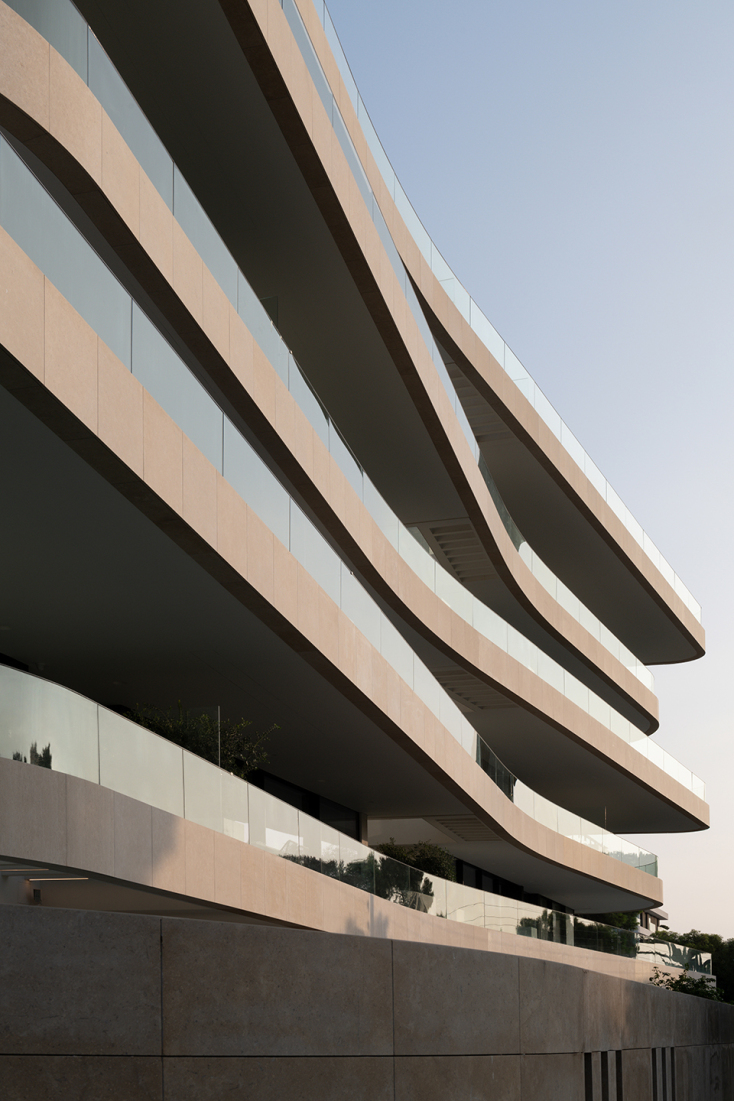 The Wave, Συγκρότημα κατοικιών στο Γκολφ της Γλυφάδας © Χαράλαμπος Λουϊζίδης, Κατερίνα Γλυνού The Wave, Συγκρότημα κατοικιών στο Γκολφ της Γλυφάδας © Χαράλαμπος Λουϊζίδης, Κατερίνα Γλυνούηλένδετα