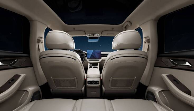 Αυτό είναι το Seres 5 που διακρίνεται για τις ελληνικές σχεδιαστικές παραπομπές του