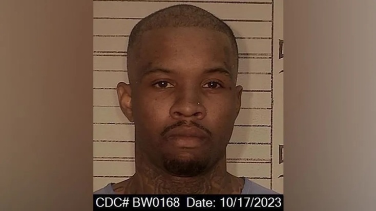 Ο ράπερ Τόρι Λέινζ μαχαιρώθηκε 14 φορές σε φυλακή της Καλιφόρνια και νοσηλεύεται - Εκτίει ποινή για τον πυροβολισμό της Μέγκαν Δε Στάλλιον.