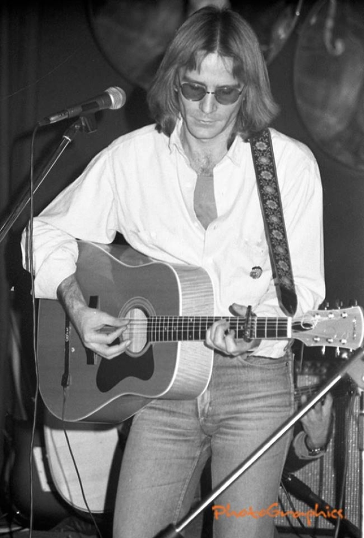 Βαγγέλης Γερμανός: Αφιέρωμα στον μεγάλο τραγουδοποιό - Ο μουσικός παραγωγός Άγγελος Σφακιανάκης θυμάται τη γνωριμία, τις συνεργασίες τους, και γράφει για την πορεία του