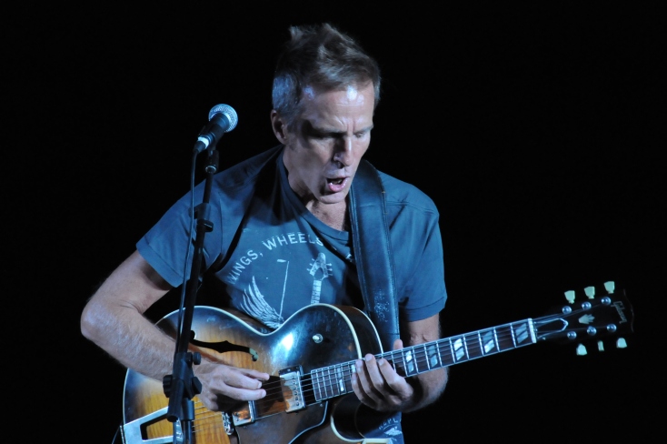 Βαγγέλης Γερμανός: Αφιέρωμα στον μεγάλο τραγουδοποιό - Ο μουσικός παραγωγός Άγγελος Σφακιανάκης θυμάται τη γνωριμία, τις συνεργασίες τους, και γράφει για την πορεία του