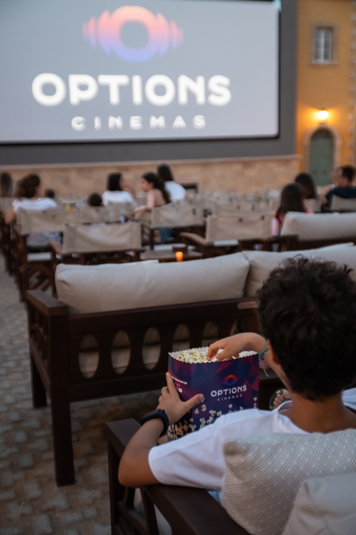 Εδώ, κάθε προβολή γίνεται ανάμνηση, κάθε βράδυ μια μικρή ιστορία που αξίζει να τη ζήσεις ξανά και ξανά